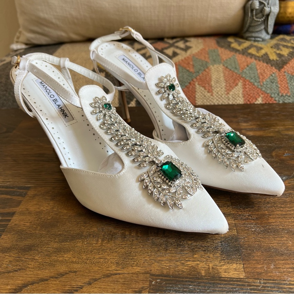 Manolo Blahnik $1,800 JAMALA Ivory Satin Crystal Embellished Heels 40 US11